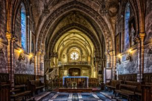 præst kirke bibel kristendom jesus
